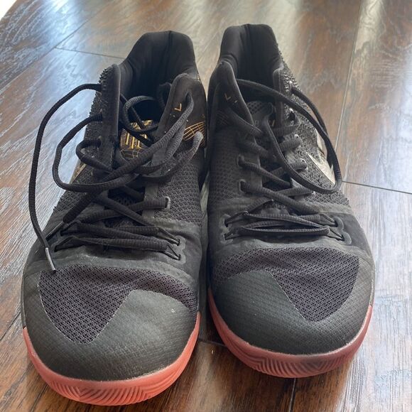 Kyrie 3 Black Gradient Rainbow size 11 in EUC rainbow soles great condition - Picture 2 of 12